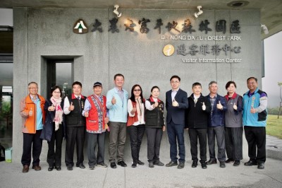 大農大富新遊客中心開幕揭牌儀式合影